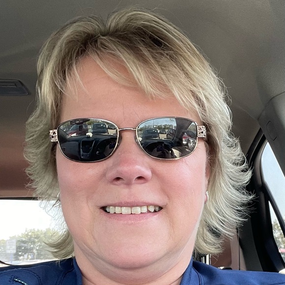 Meet your Posher, Laurie - Picture 9 of 12